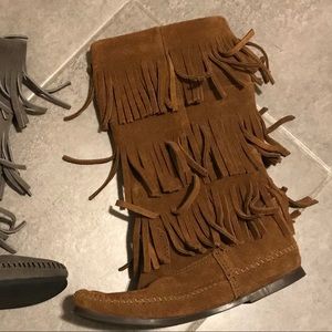 Minnetonka 3 tier Fringe Boot